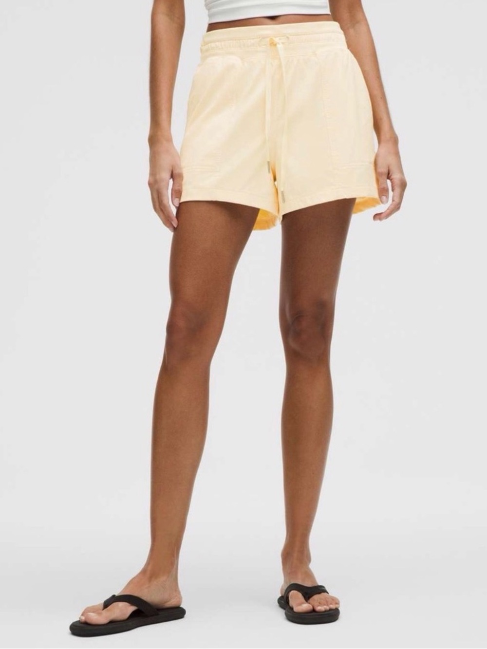 lululemon athletica HR DANCE STUDIO BUTTER CREAM Drawstring Athletic Shorts 3.5